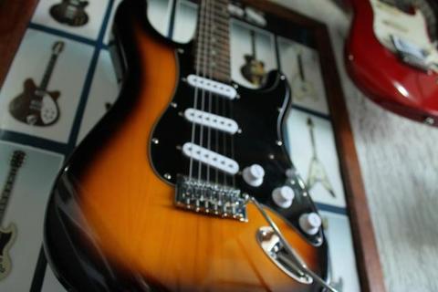 Guitarra Michael Stratocaster Sunburst Black