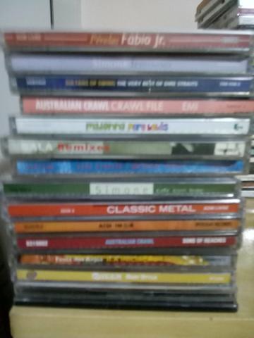 Diversos cds de divers titulos, dance, pop, entre outros