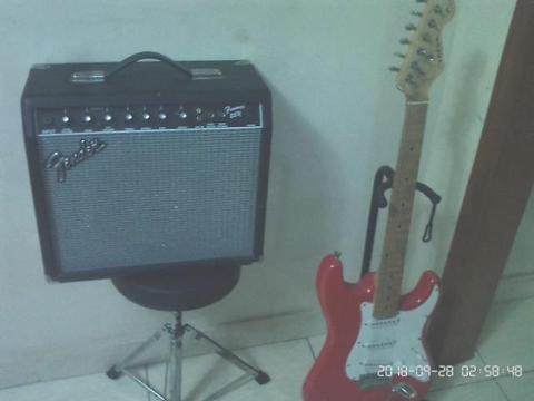 Cubo de Guitarra Fender Frontman 25R. Guitarra Vogga Vermelha e Cabo de Guitarra