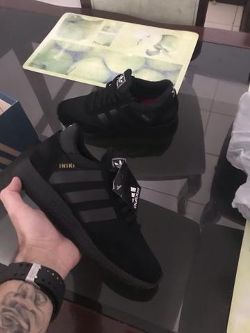 Adidas Iniki novo