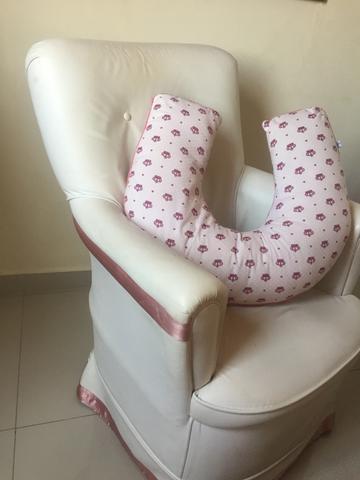 Cadeira e almofada de Amamentacao