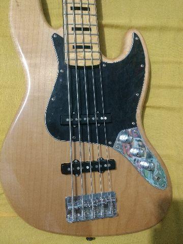 Fender Squier Jazz Bass 5 cordas, com amplificador e acessorios