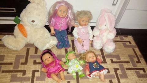 5 itens infantil: bonecas e pelucias