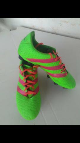 Chuteira Adidas de campo tam 42/43