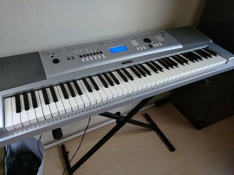 Teclado Yamaha DGX-230 Piano Digital