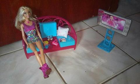 Barbie em sua sala