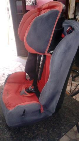 (P75) Cadeira de bebê / assento infantil com a estrutura da cadeirinha boa mas o forro tá