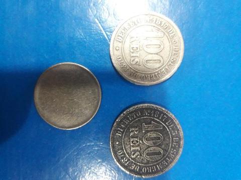 3 moedas uma disco liso