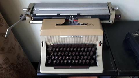 Vendo 2 máquinas de escrever