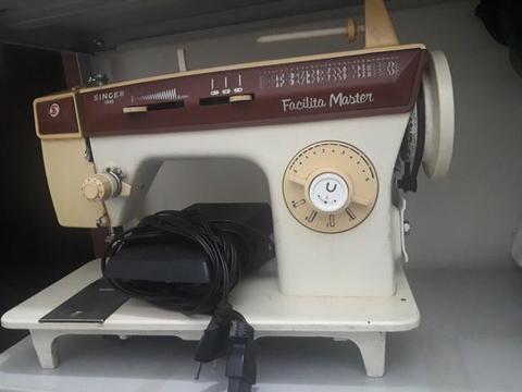 Máquina de costura singer facilita master