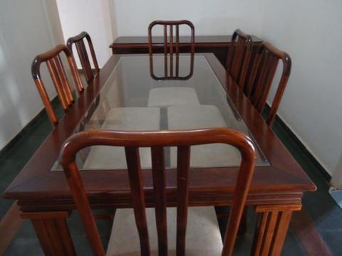 Mesa de jantar em Mogno