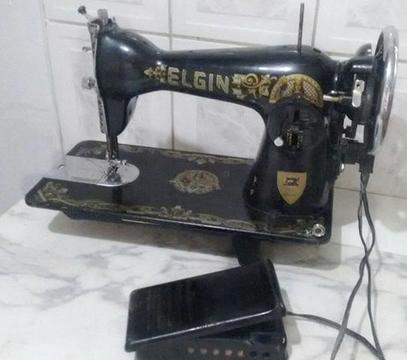 Máquina de Costura Reta Elgin