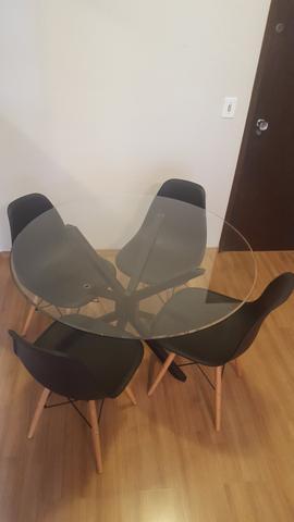 Conjunto mesa com 4 cadeiras