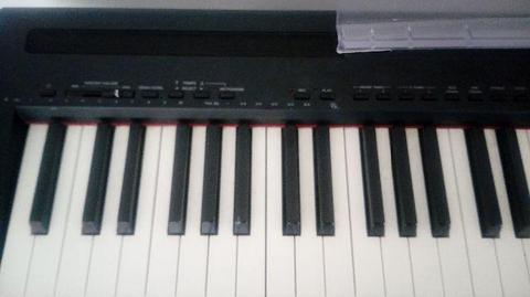 Piano yamaha p95