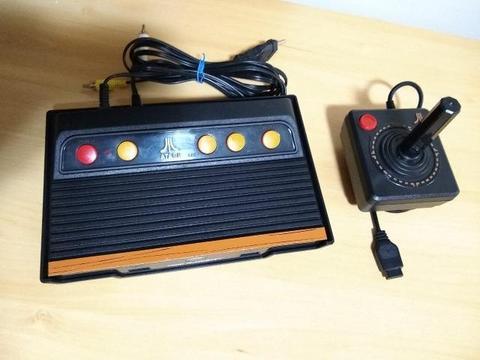 Video Game Atari Flashback Tectoy c/ 101 jogos na memoria e joystick original