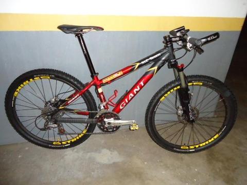 Bicicleta Mtb Giant Xtc 26 Tamanho 14 - Xt/xtr/hope