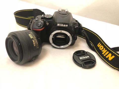 Câmera Nikon D5500 com lente Nikon 35mm F/1.8G 3 meses de uso
