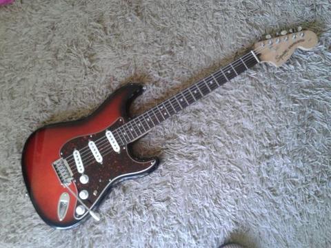 Guitarra Fender Squier Stratocaster Standard
