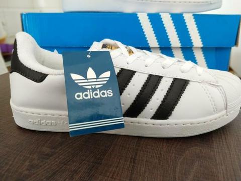 Tênis Adidas Superstar