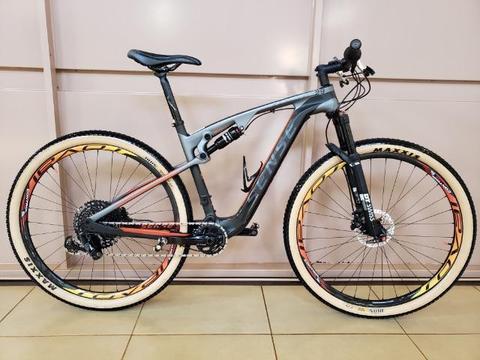 Bicicleta Sense Invictus Evo Full Carbono aro 29