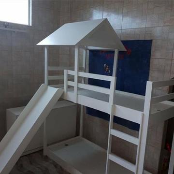 Cama projetada para quarto infantil