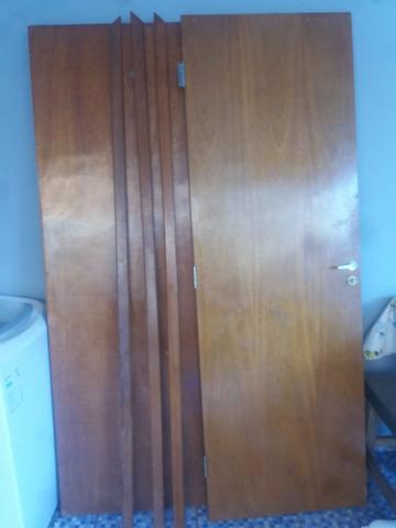 Vendo duas portas de madeira 160