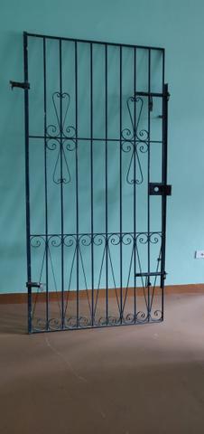 Portão de ferro para porta