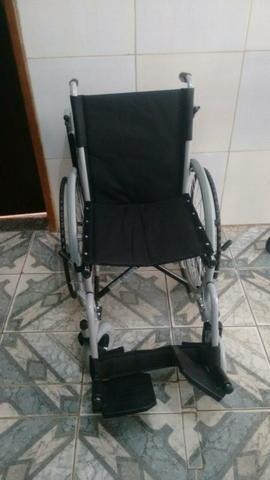 Cadeira de rodas nova