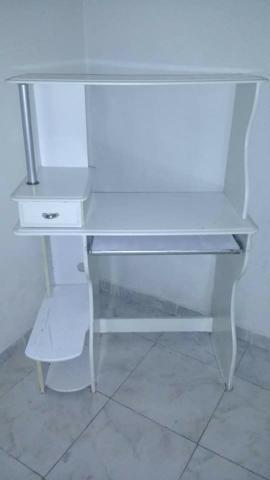 Mesa para computador ( branca )