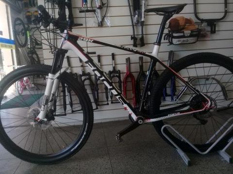 Bicicleta mtb focus raven carbono aro 29