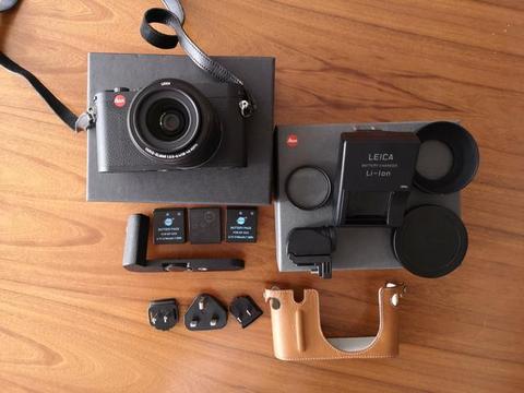 Leica Xvario 16mp Zoom 28-70mm, Evf, Parasol, Handgrip, case