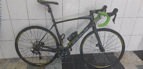Bicicleta speed fuji granfondoo kit ultegra r8000