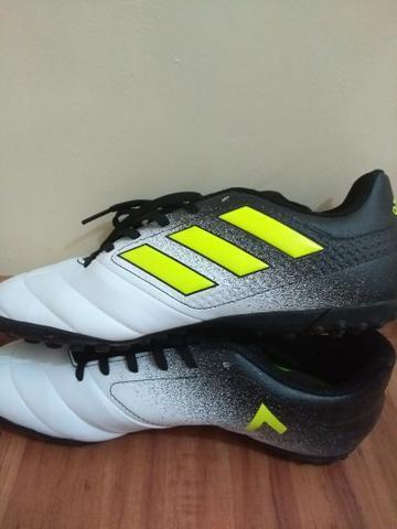 Chuteira adidas