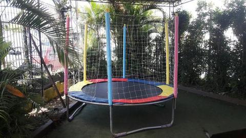 Cama elástica ou piscina de bolinhas