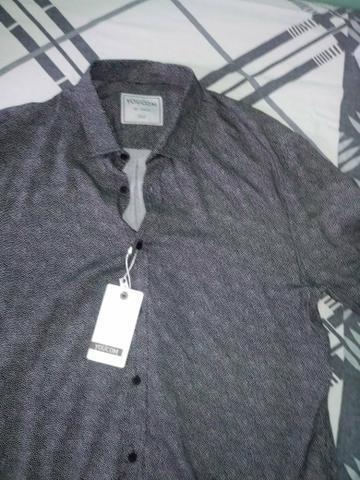 Vendo camisas da youcom nova.40.reais cada ou três por.100