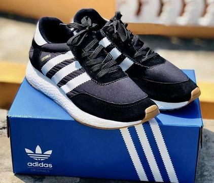 Adidas Iniki nunca usado 42