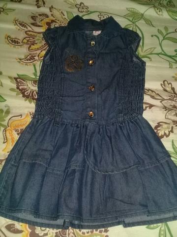 Vestidos infantil semi novos tamanho 4/5 dependendo até 6 seve