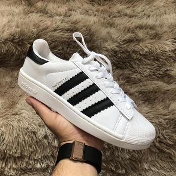 Tênis adidas superstar