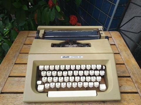 Somente para decoração Máquina de escrever antiga