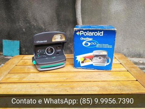 Camera antiga Polaroid modelo OneStep 600