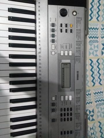 Teclado Yamaha psr E353