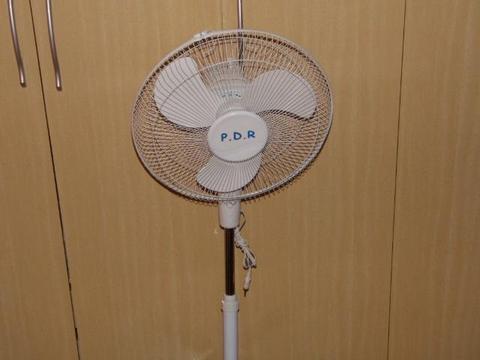 O melhor Ventilador de pedestal 110v 3 velocidades novo entregamos em P.Alegre-rs