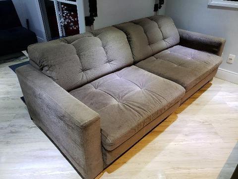 Sofa retrátil articulado 4 lugares cor marrom