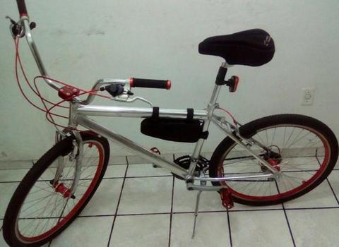 Bicicleta aro 26 quadro em Alumínio polido,rodas aero,cambio shimano