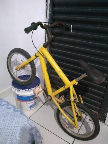 Bicicleta infantil aro 16 . usada 1 camara furada
