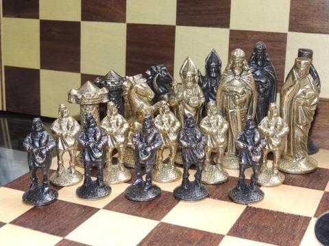 Jogo de xadrez em Metal Medieval