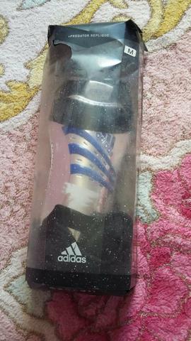 Caneleira adidas predatór TAMANHO M