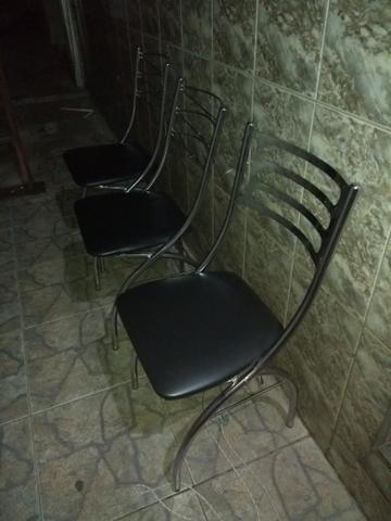 3 cadeiras novas de ferro
