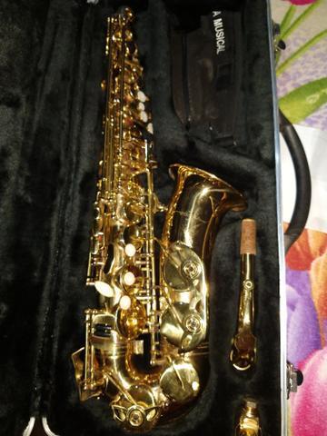 Vendo Sax Alto usado