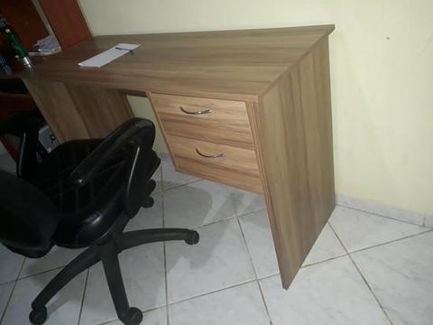 Mesa com 2 gavetas em 100% MDF Nova